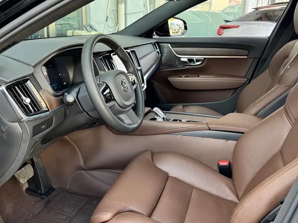 Volvo S90 2025 из CN, фото 3