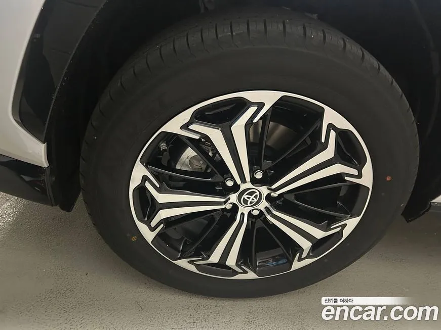 Toyota RAV4 2025 из KR, фото 5
