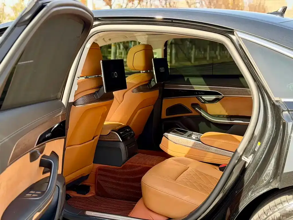Audi A8 2024 из CN, фото 8