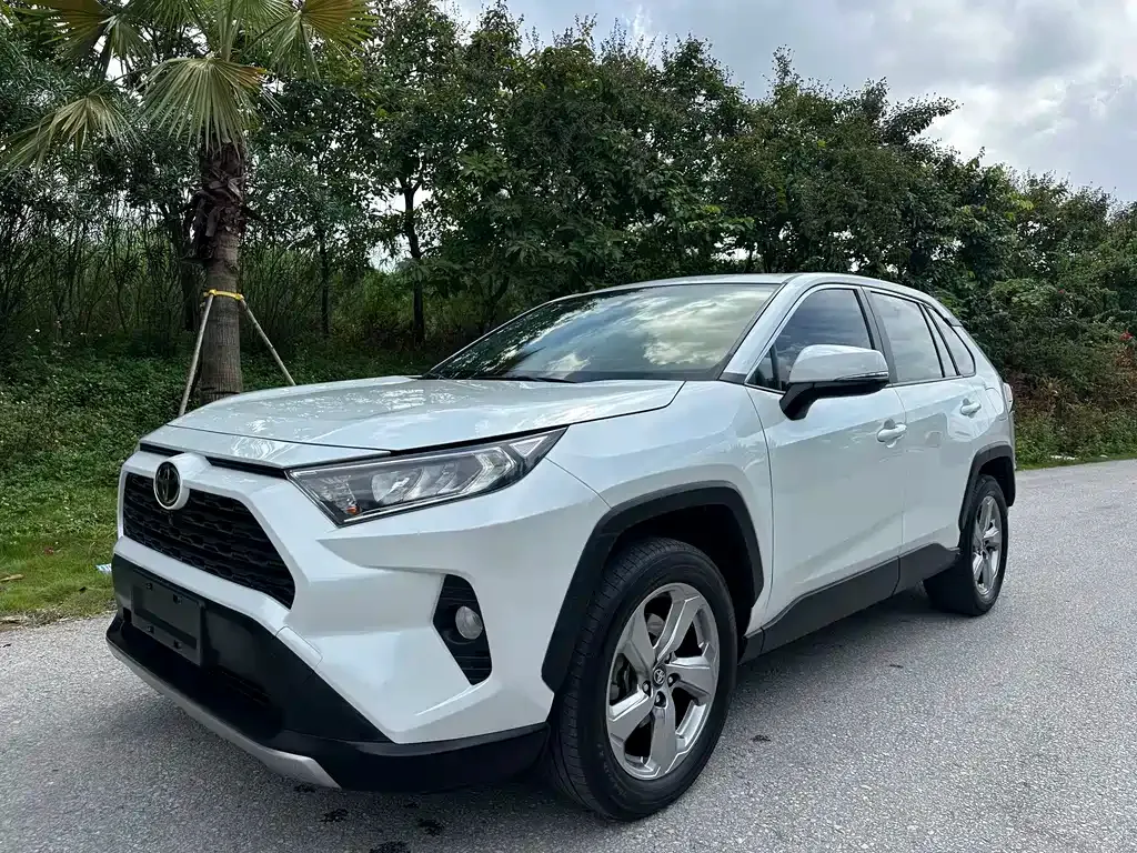 Toyota RAV4 2021 из CN, фото 1