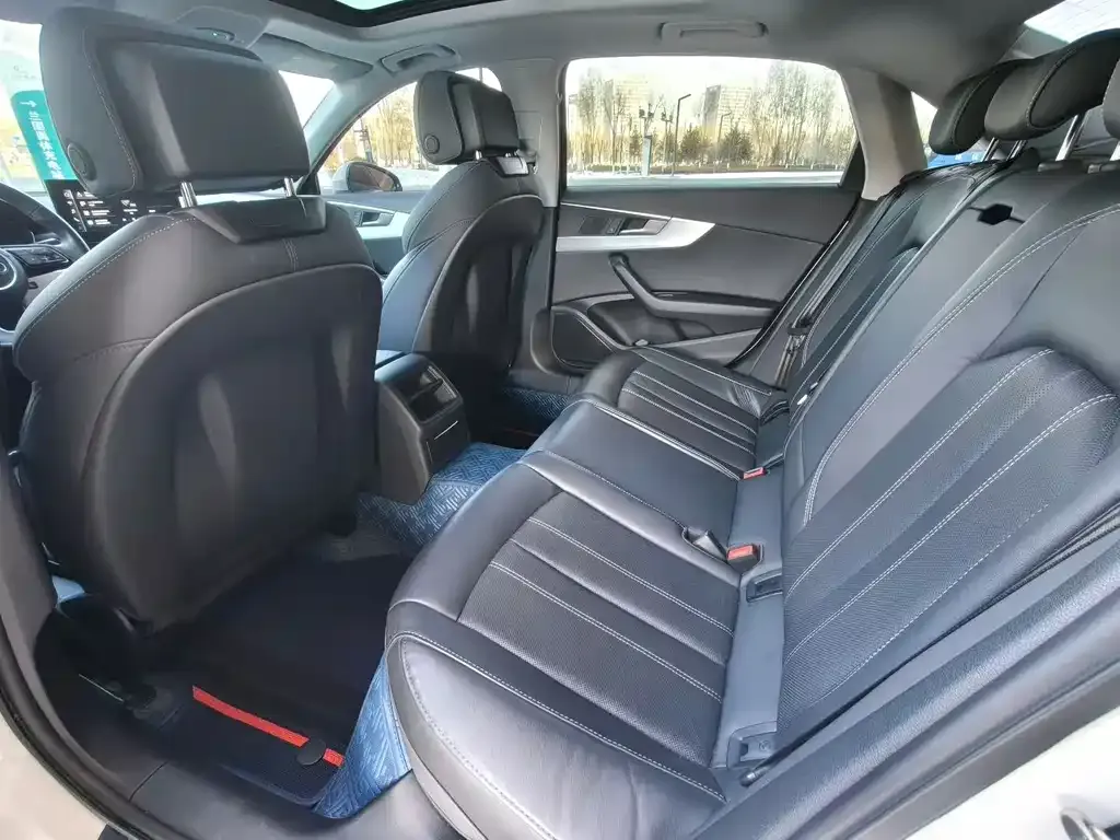 Audi A4L 2023 из CN, фото 9