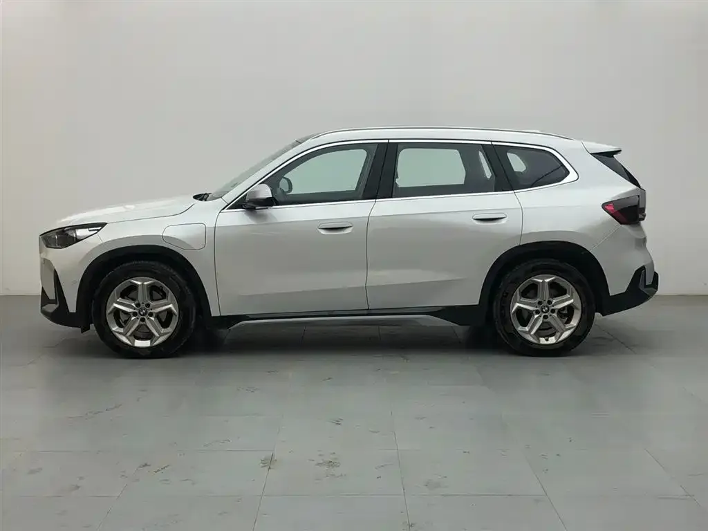 BMW iX1 2024 из CN, фото 3