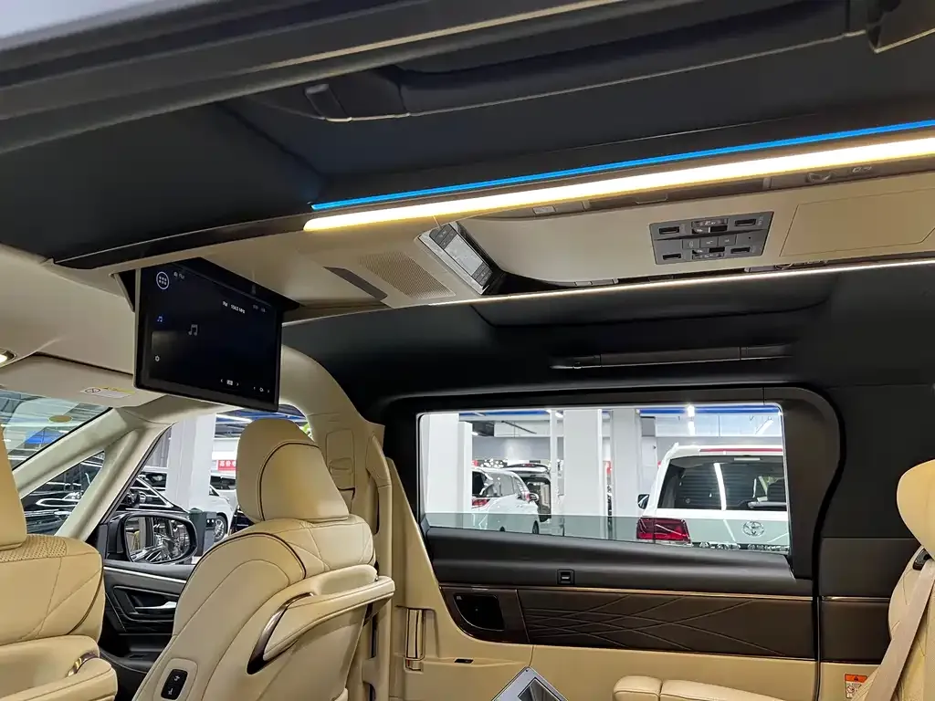 Toyota Vellfire 2023 из CN, фото 10