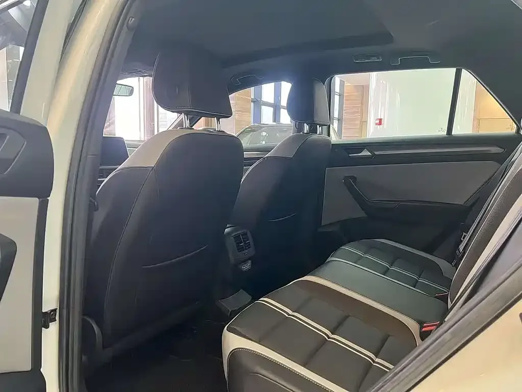 Volkswagen T-Roc 2023 из CN, фото 3
