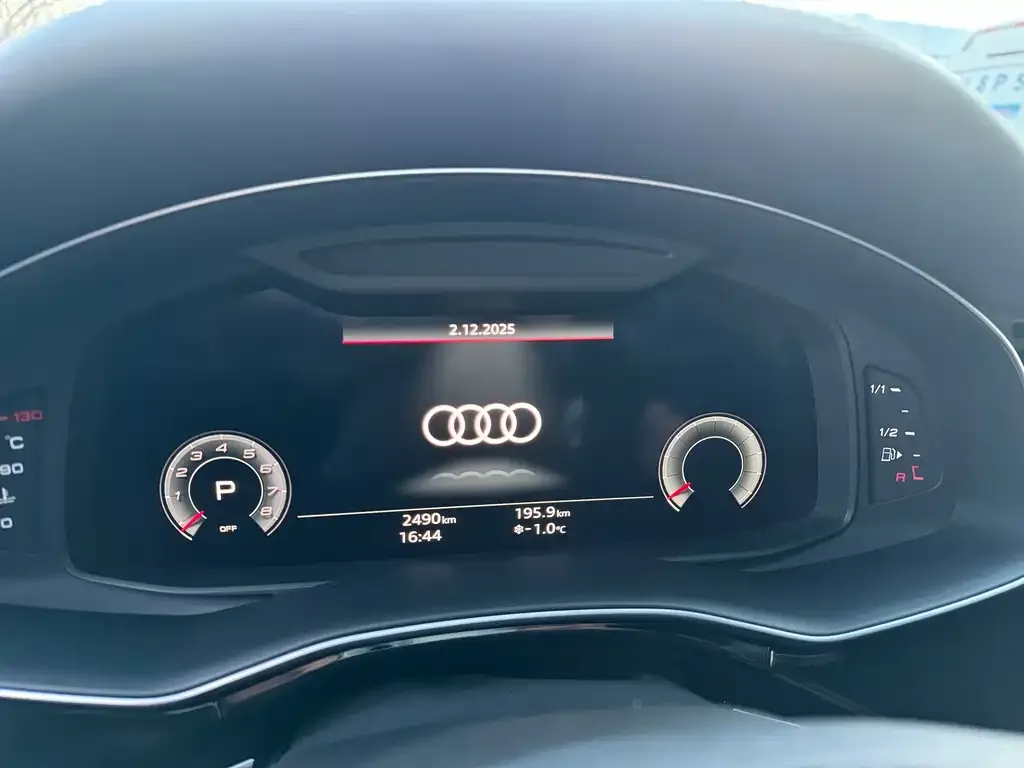 Audi SQ7 2025 из CN, фото 10