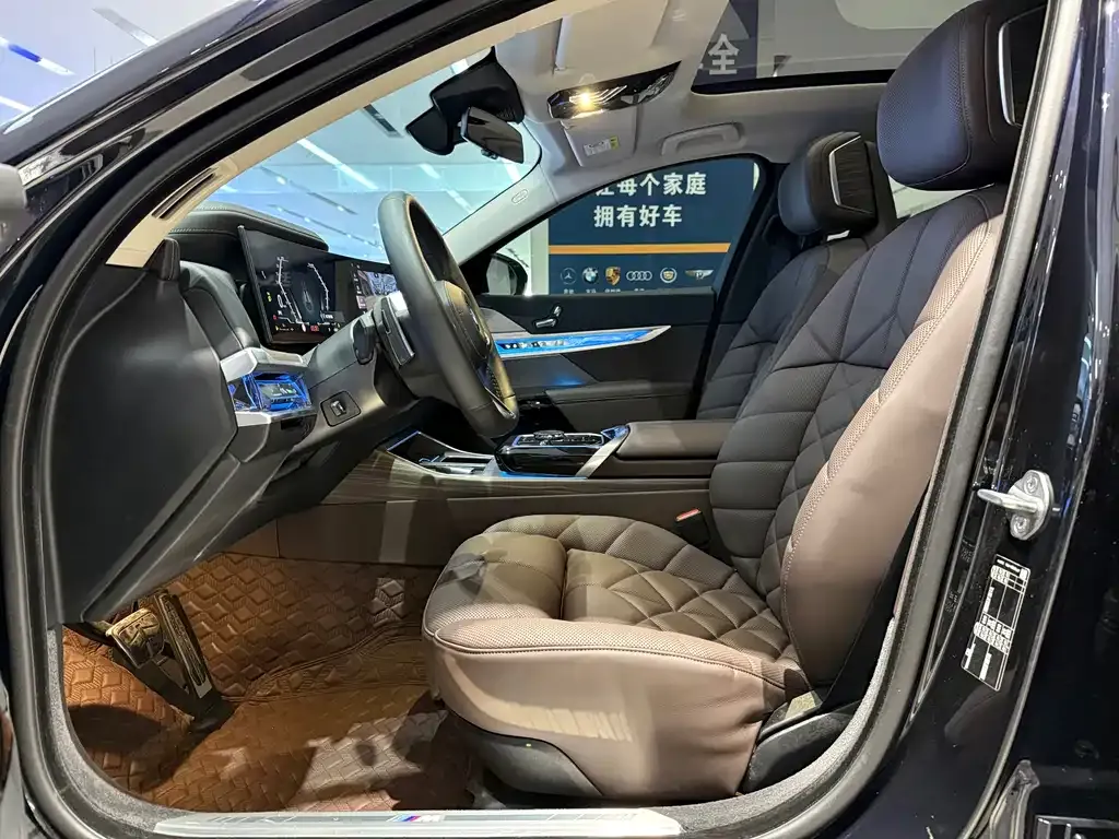 BMW 7 Series 2024 из CN, фото 6