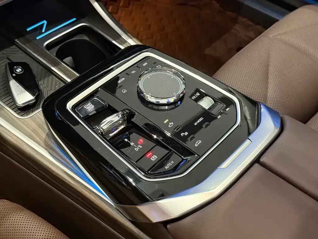 BMW 7 Series 2024 из CN, фото 9