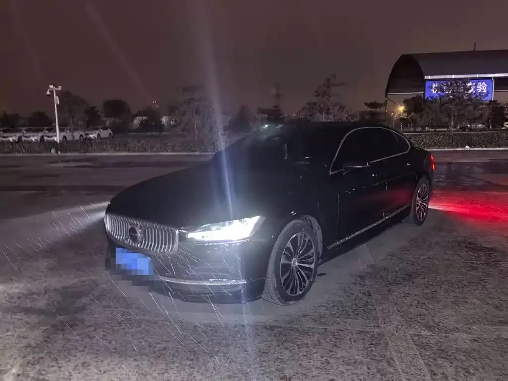 Volvo S90 — фото 1
