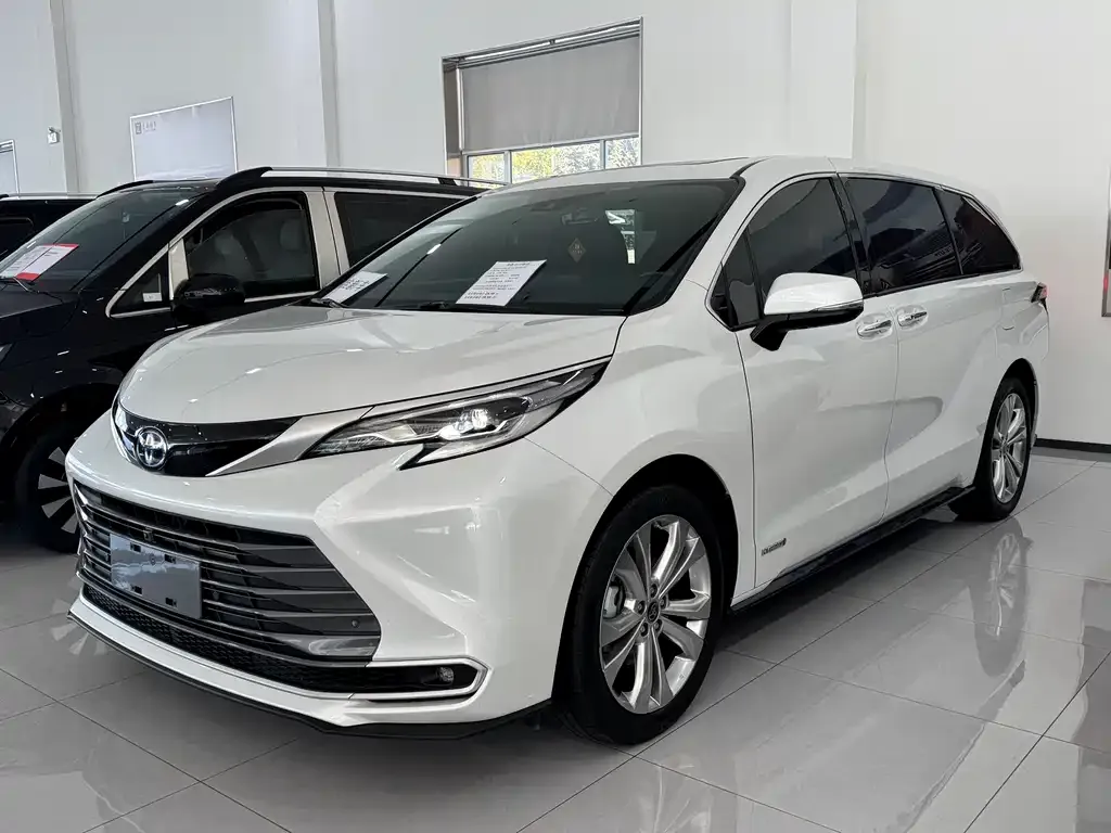 Toyota Sienna 2024 из CN, фото 1