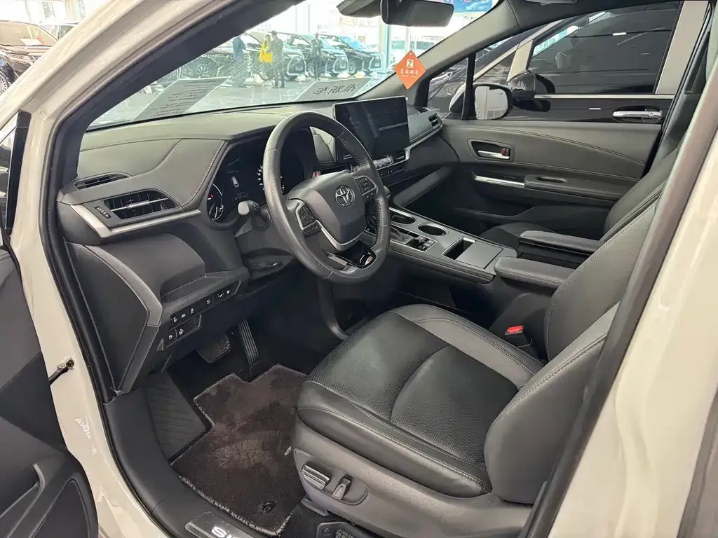 Toyota Sienna 2024 из CN, фото 4