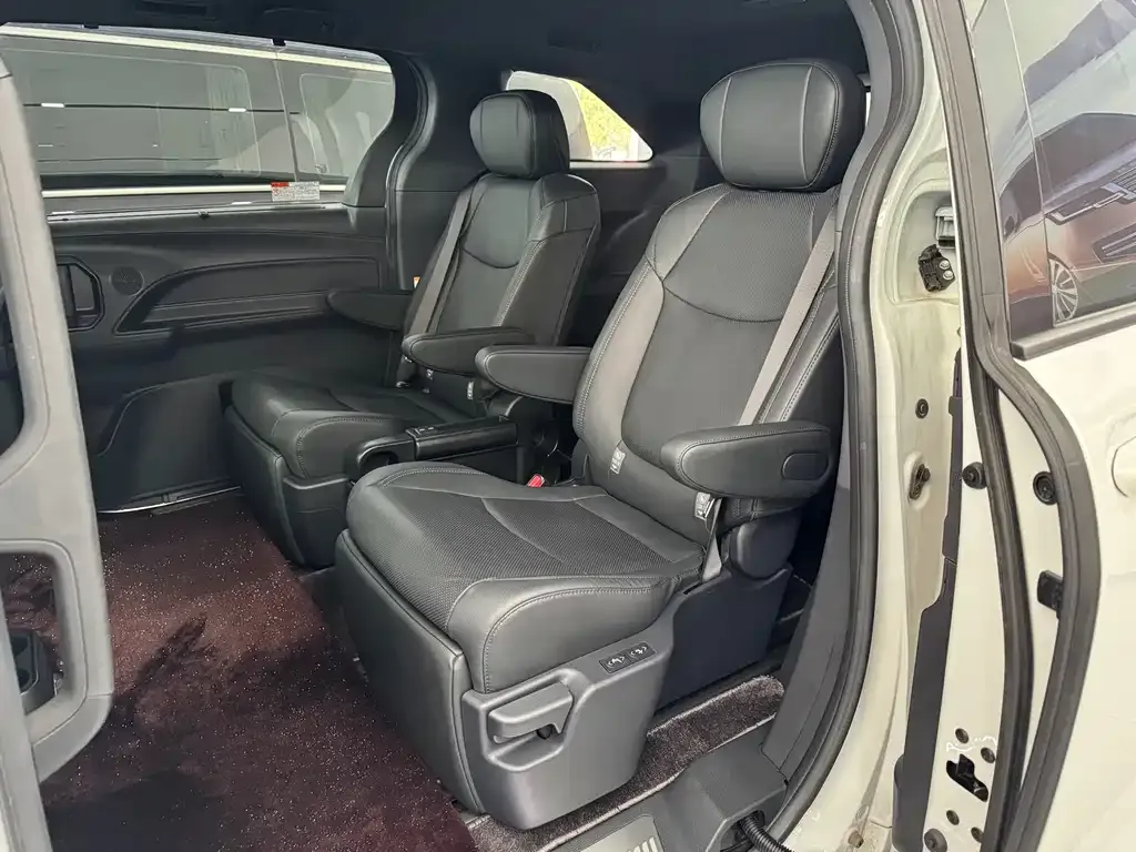 Toyota Sienna 2024 из CN, фото 5
