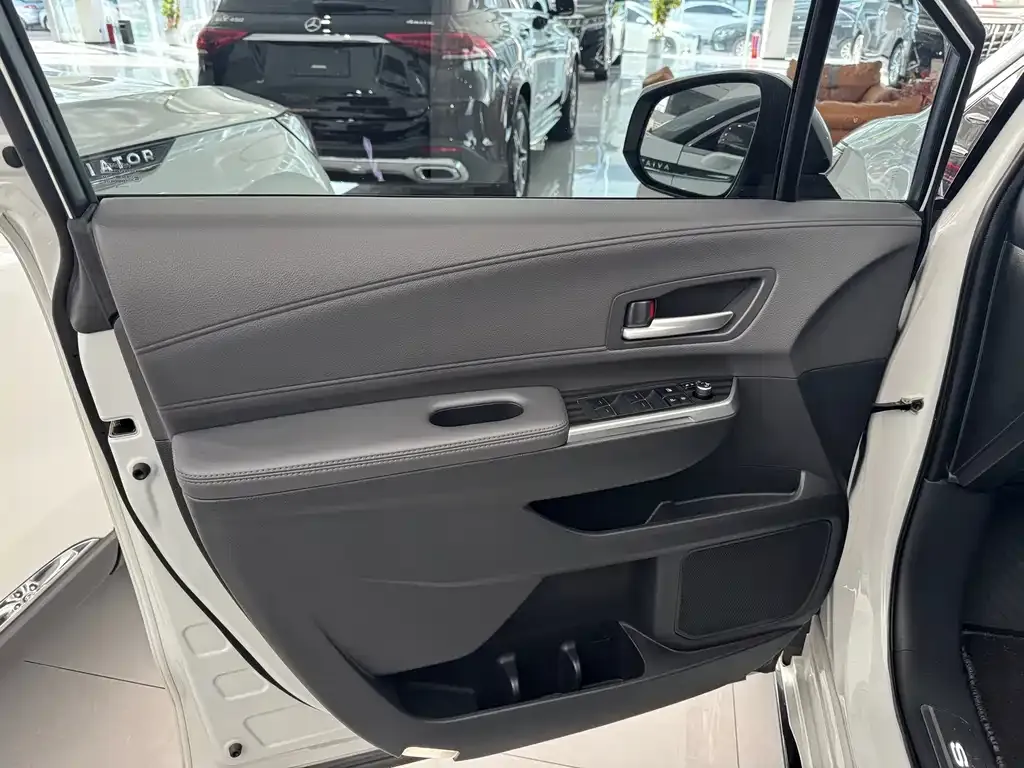 Toyota Sienna 2024 из CN, фото 9