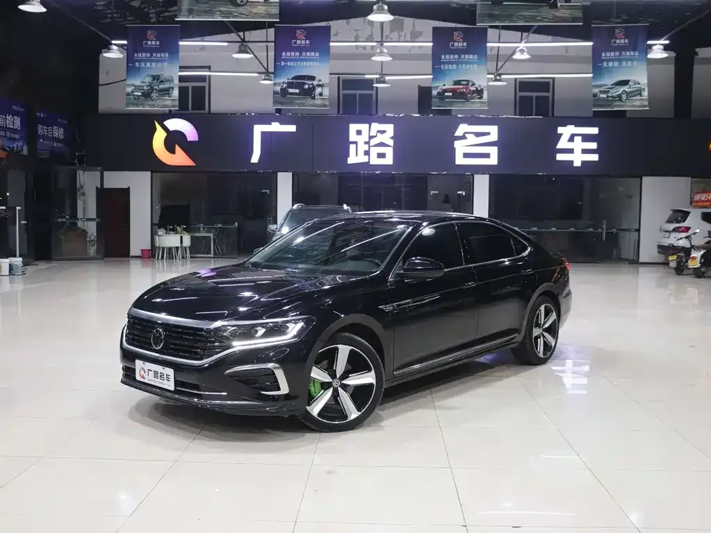 Volkswagen Passat — фото 1