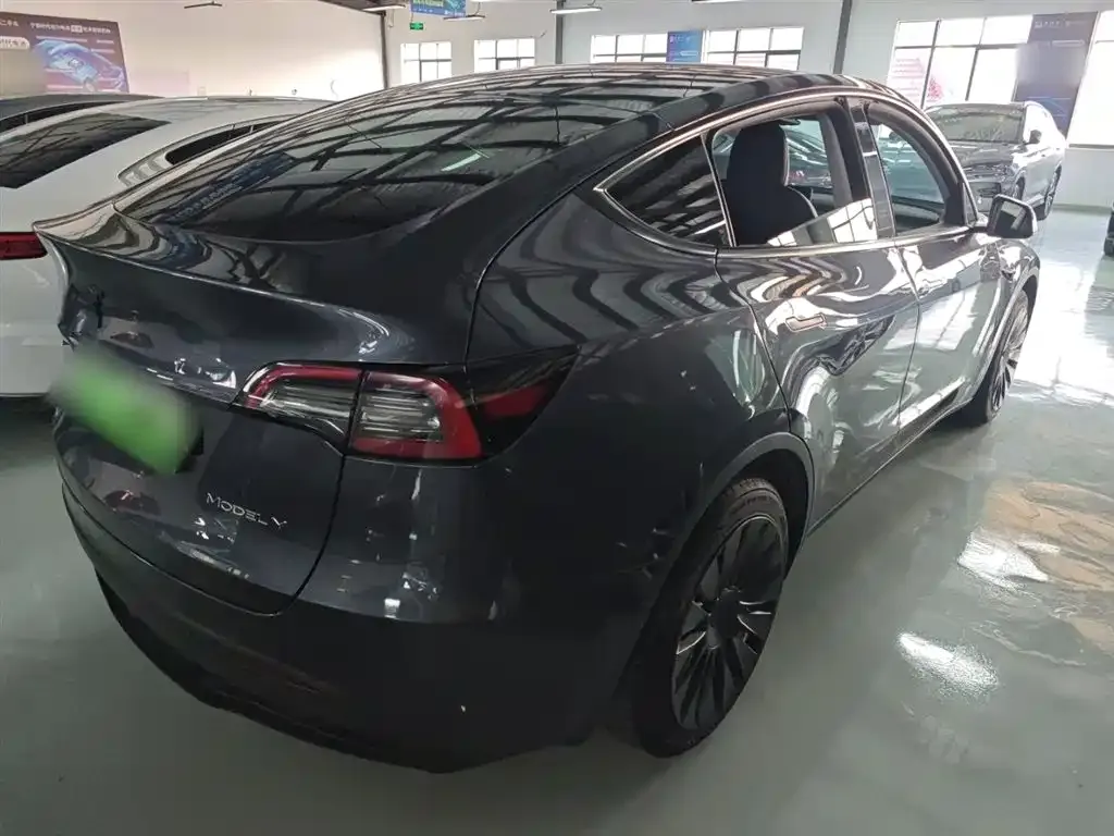 Tesla Model Y — фото 7