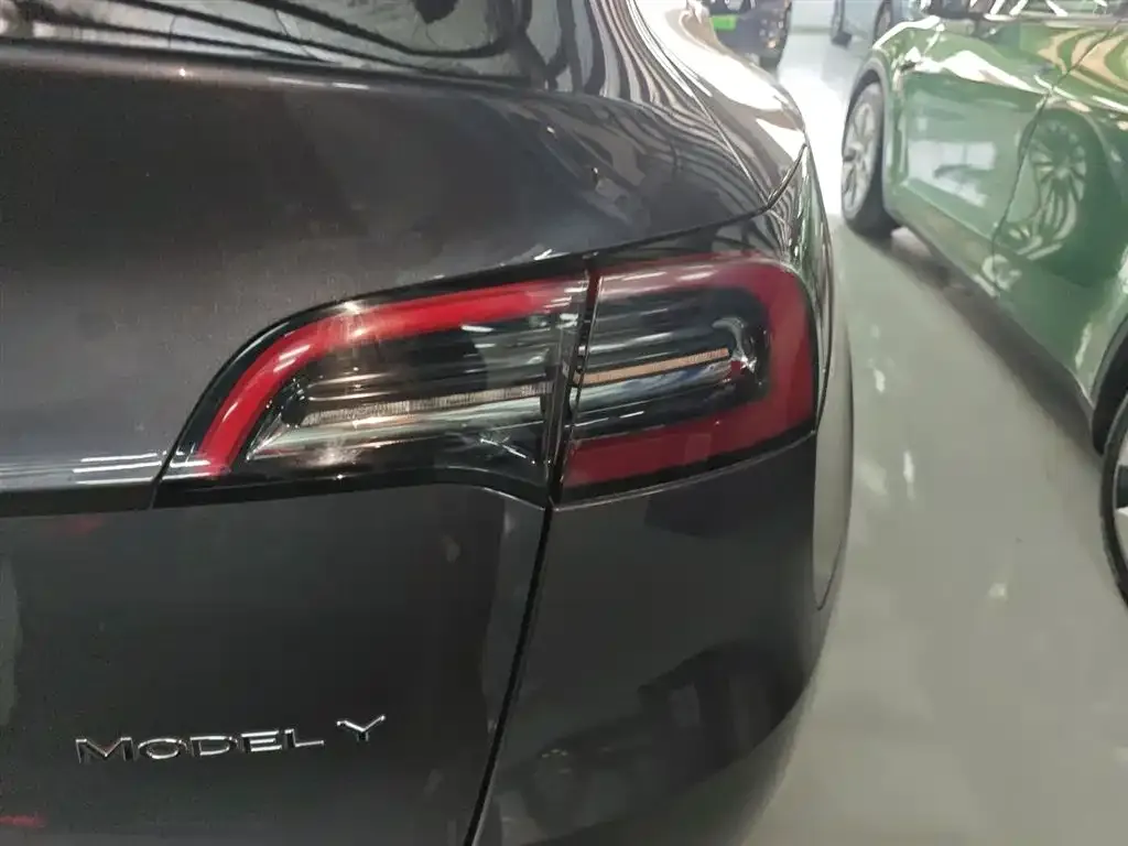 Tesla Model Y — фото 8