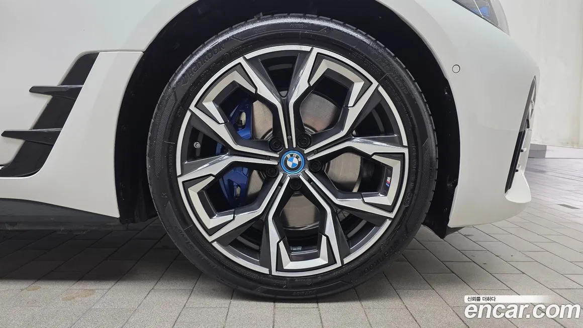 BMW i4 — фото 5