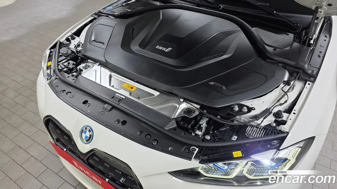 BMW i4 — фото 6