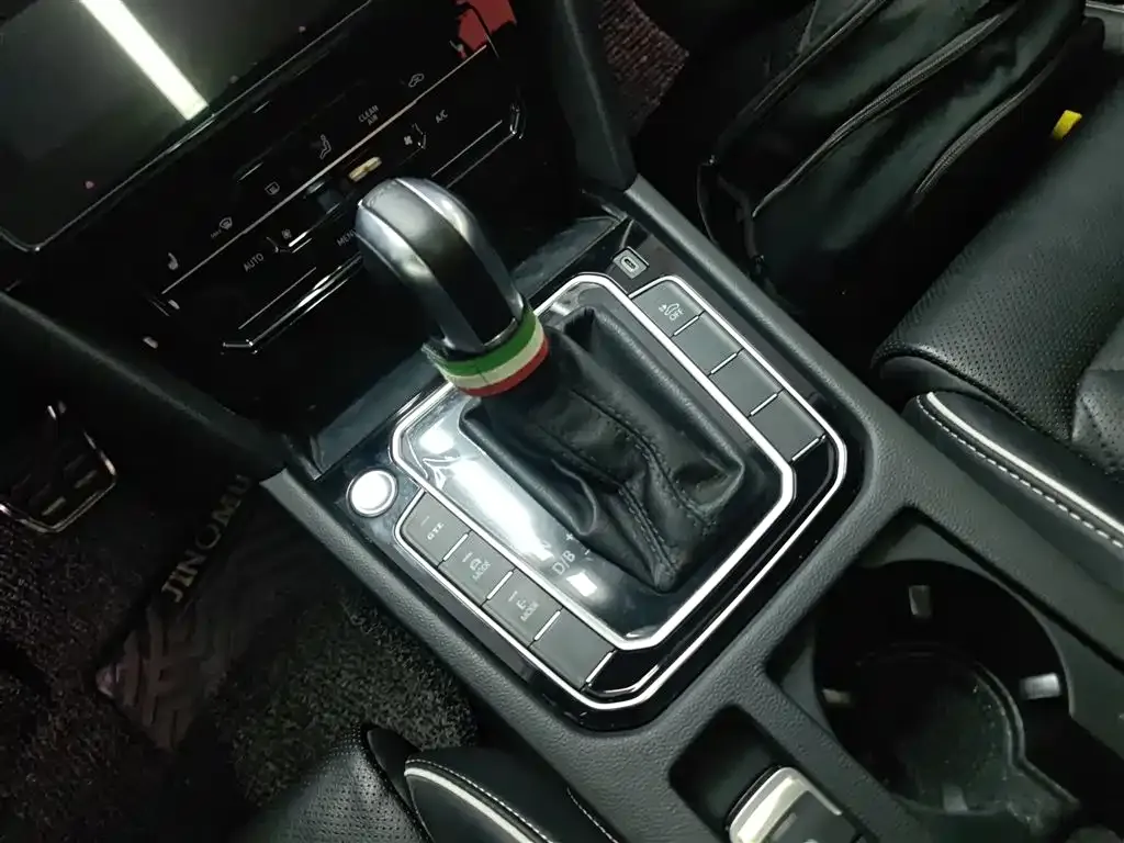 Volkswagen Magotan GTE PHEV 2023 из CN, фото 6