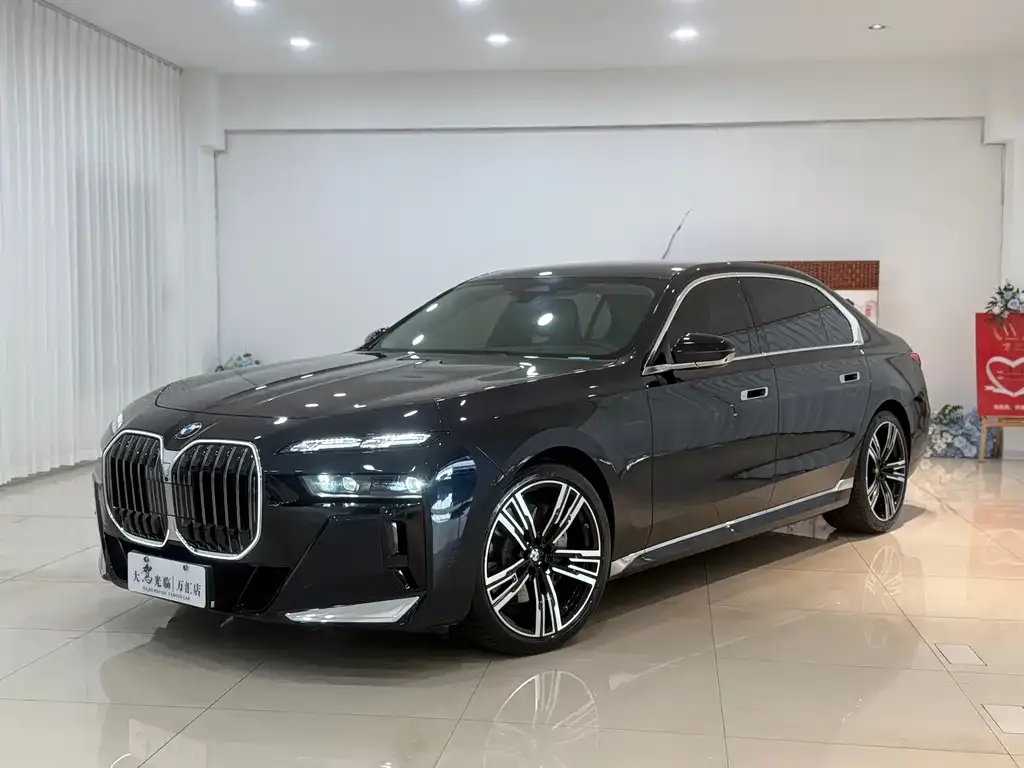 BMW 7 Series 2023 из CN, фото 1