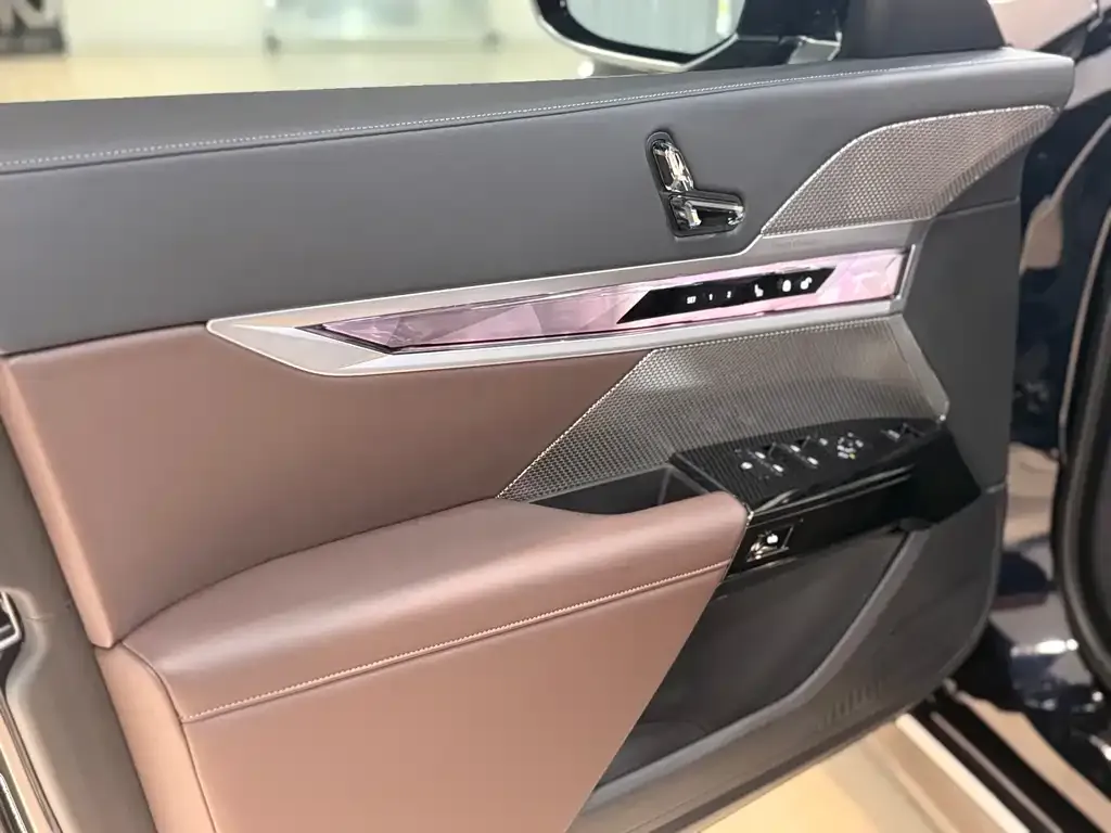 BMW 7 Series 2023 из CN, фото 10