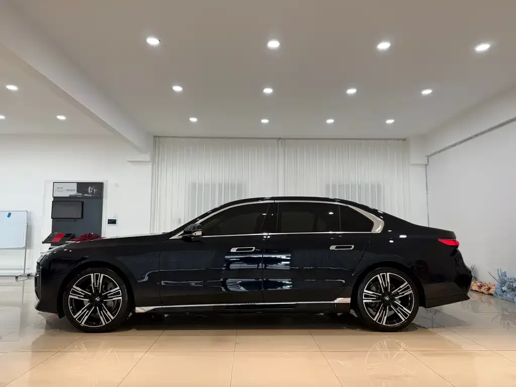 BMW 7 Series 2023 из CN, фото 3