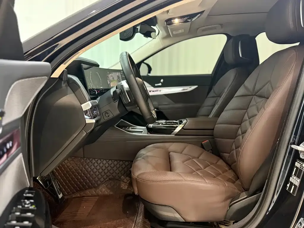 BMW 7 Series 2023 из CN, фото 7