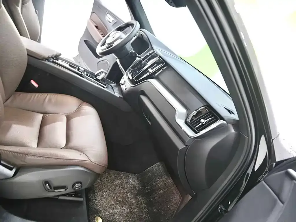 Volvo XC60 2022 из CN, фото 7