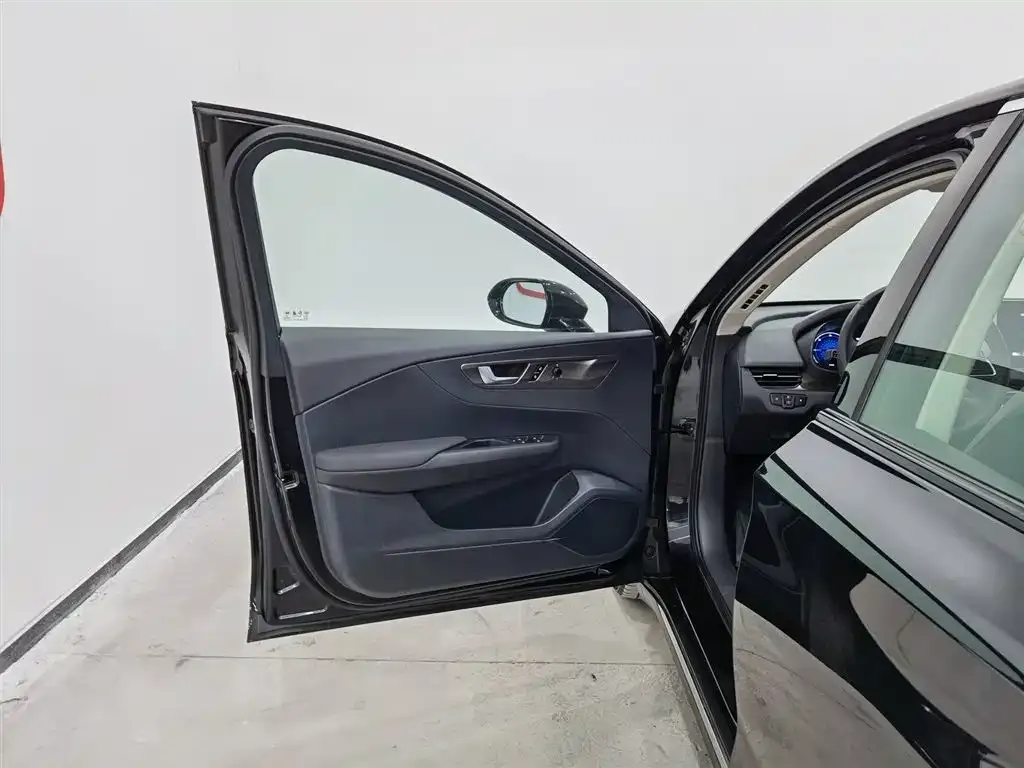 Hongqi E-QM5 2024 из CN, фото 8