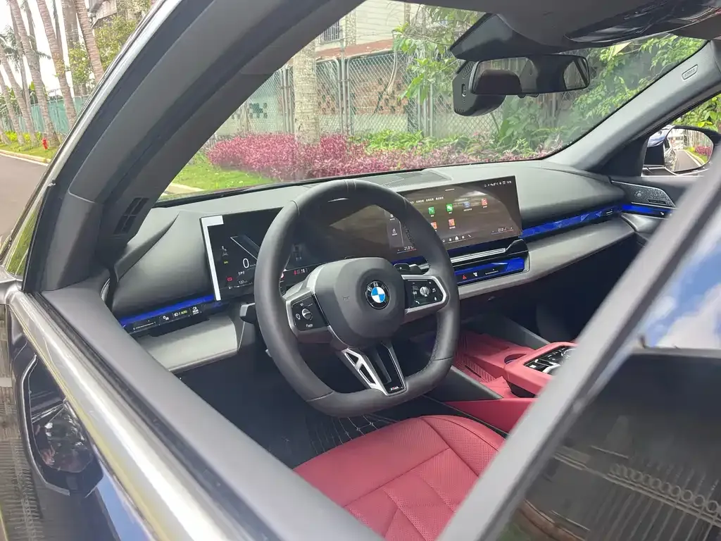 BMW 5 Series 2025 из CN, фото 10