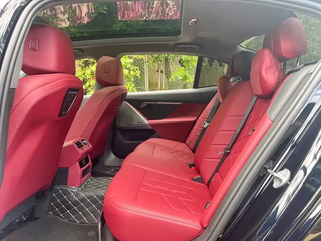 BMW 5 Series 2025 из CN, фото 6