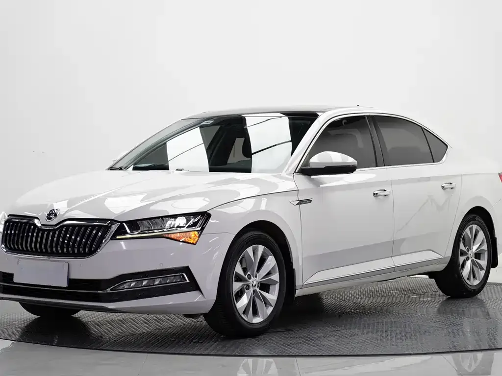 Skoda Superb — фото 1
