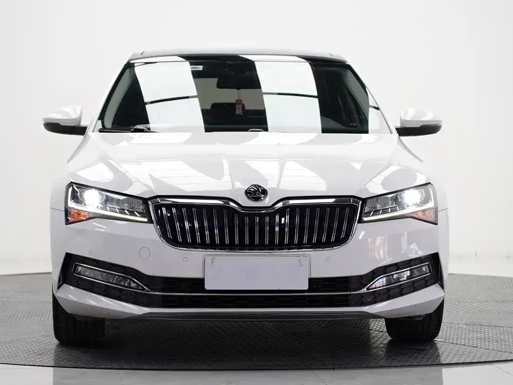 Skoda Superb — фото 2