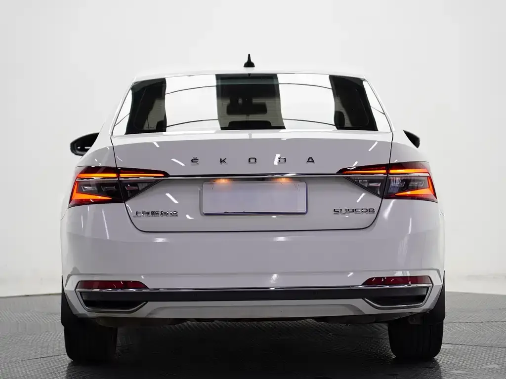 Skoda Superb — фото 4