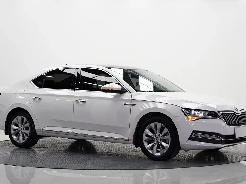 Skoda Superb — фото 6