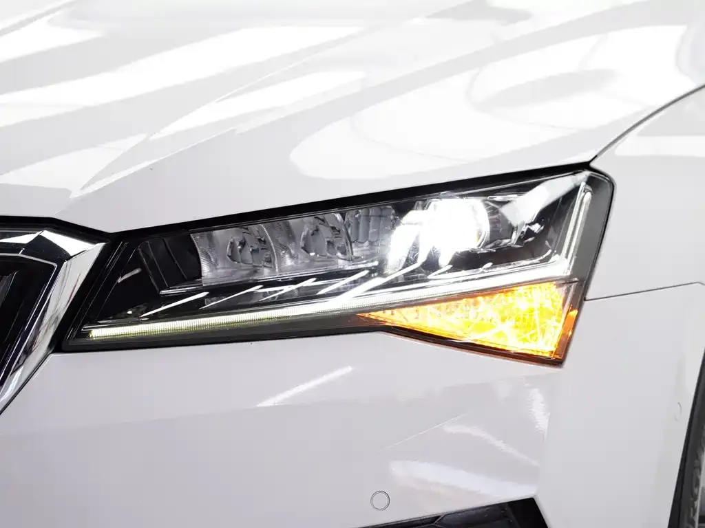 Skoda Superb — фото 7