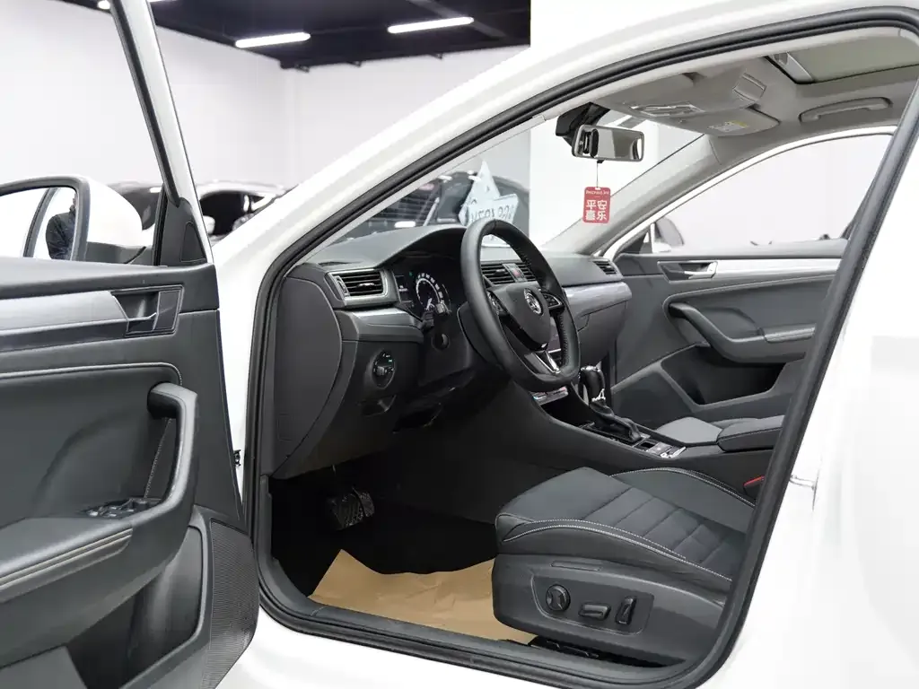 Skoda Superb — фото 9