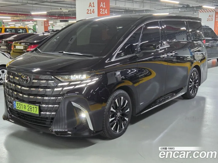 Toyota Alphard — фото 1