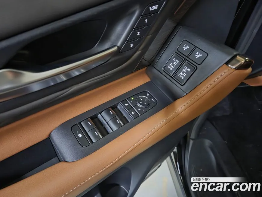 Toyota Alphard — фото 9