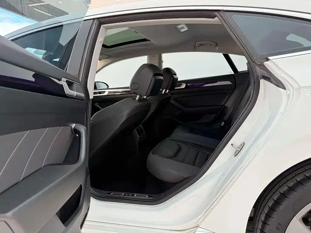 Volkswagen CC 2023 из CN, фото 6