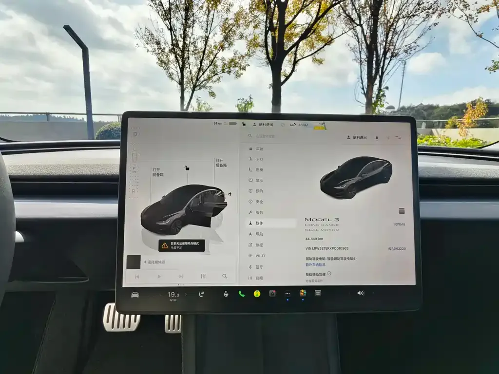 Tesla Model 3 — фото 10