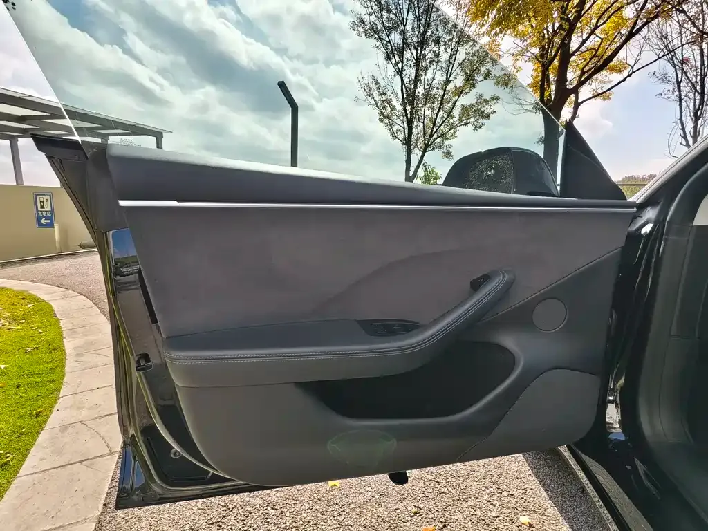 Tesla Model 3 — фото 6