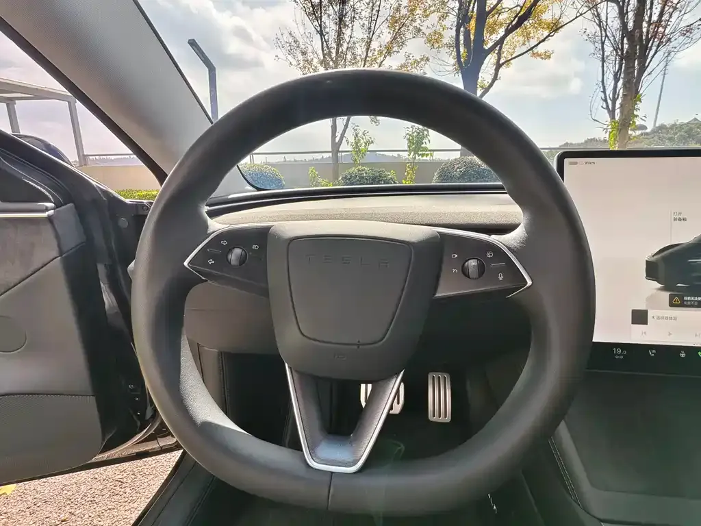 Tesla Model 3 — фото 9
