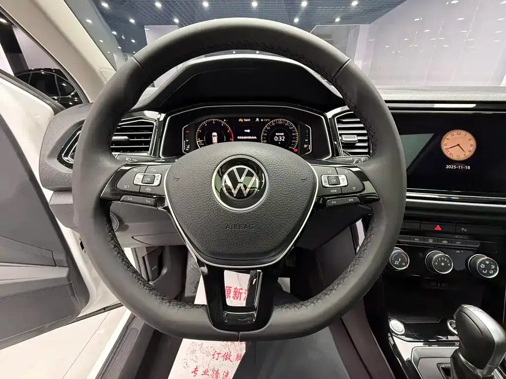 Volkswagen T-Roc 2023 из CN, фото 10