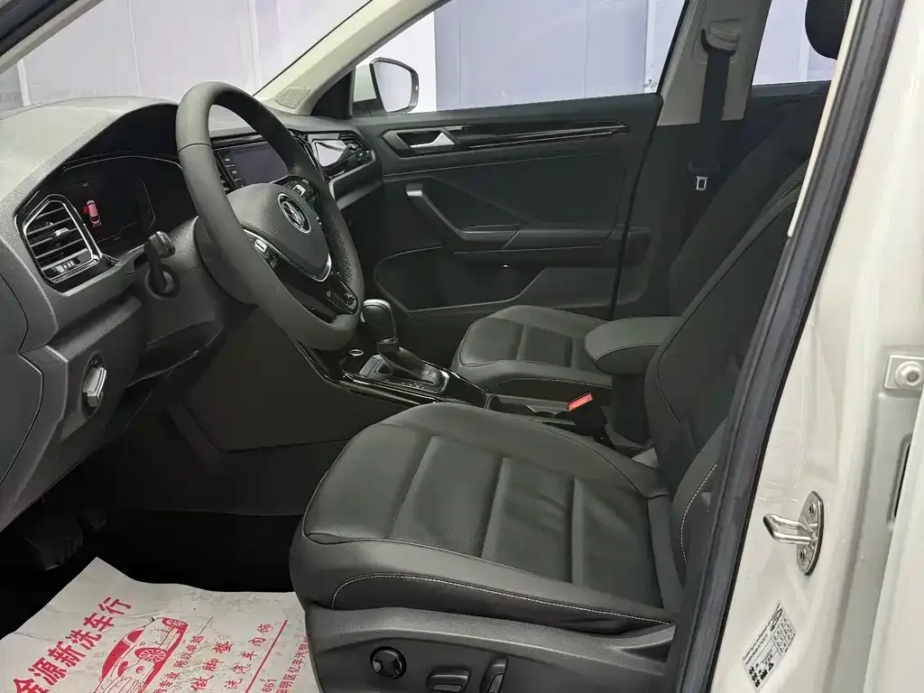 Volkswagen T-Roc 2023 из CN, фото 7