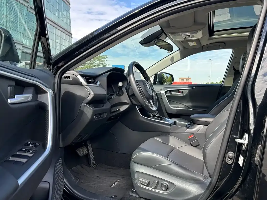 Toyota Wildlander 2023 из CN, фото 4