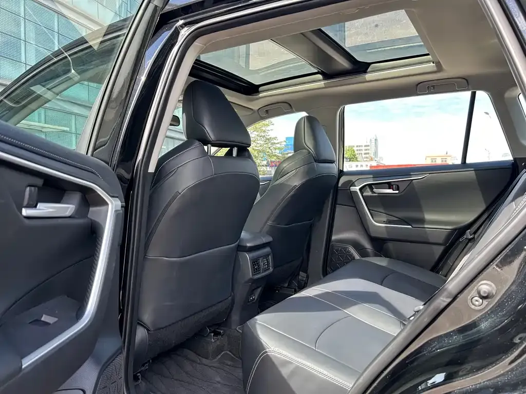 Toyota Wildlander 2023 из CN, фото 5