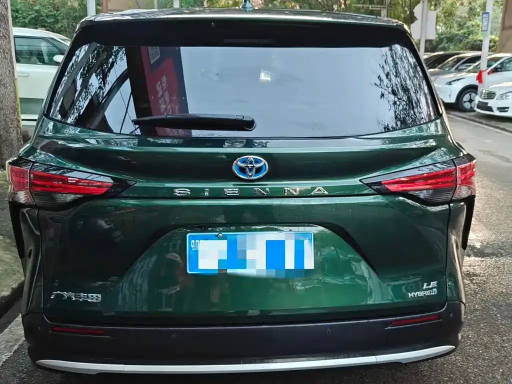 Toyota Sienna 2022 из CN, фото 2
