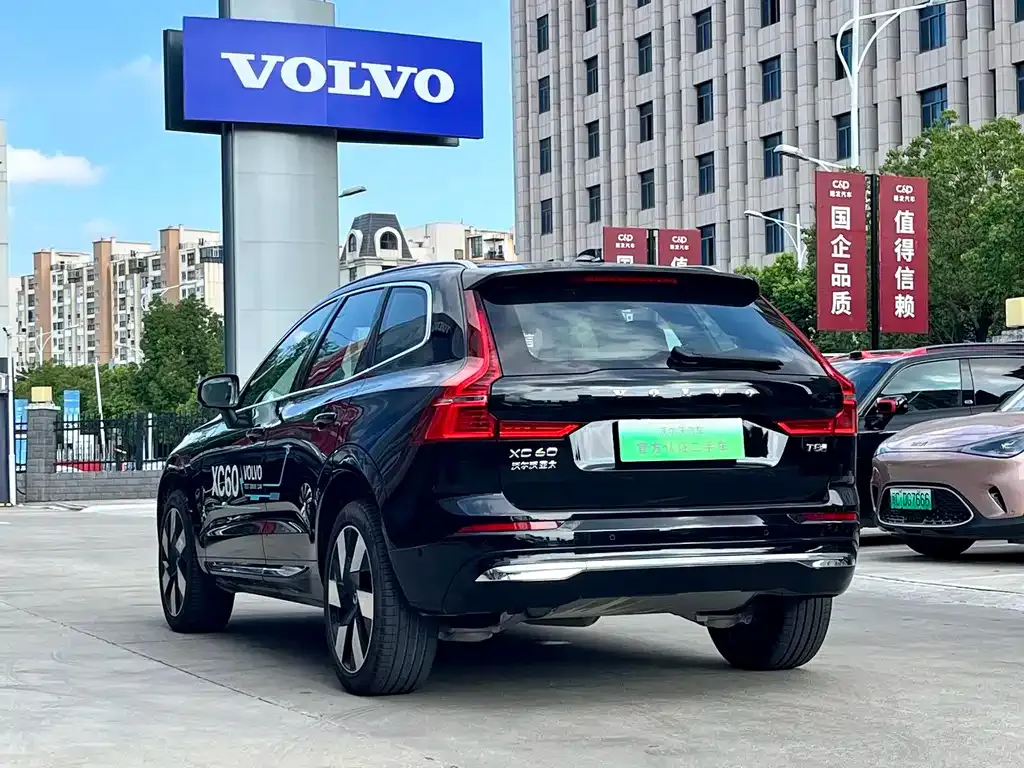 Volvo XC60 PHEV — фото 4