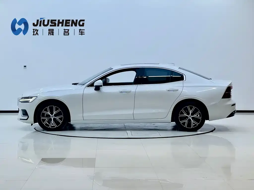 Volvo S60 2023 из CN, фото 3