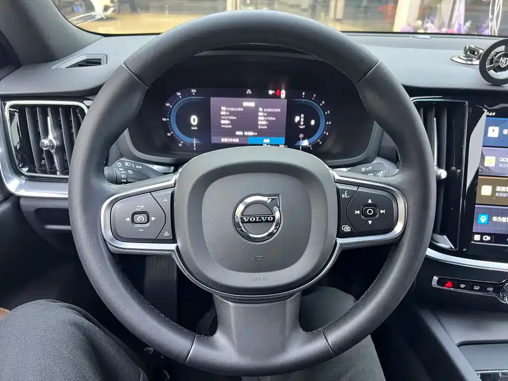 Volvo S60 2023 из CN, фото 7